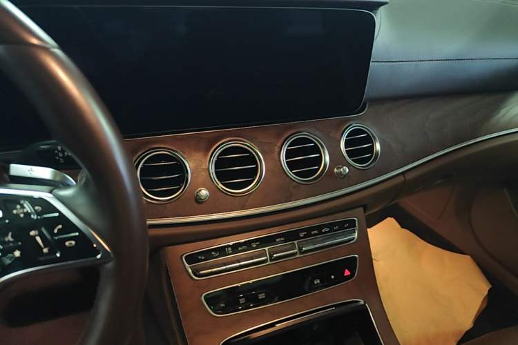Used Mercedes-Benz E-Class 2022 Revised Version E 300 L Fashion Edition Audio And AC Panel