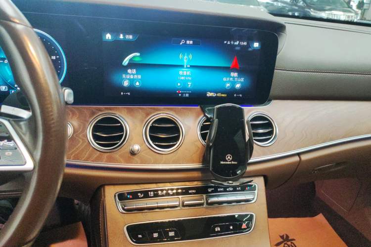 Used Mercedes-Benz E-Class 2022 Second Facelift E 300 L Fashion Edition Audio And AC Panel