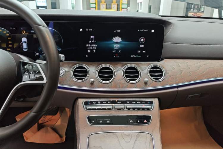 Used Mercedes-Benz E-Class 2022 Second Facelift E 300 L Luxury Edition Audio And AC Panel
