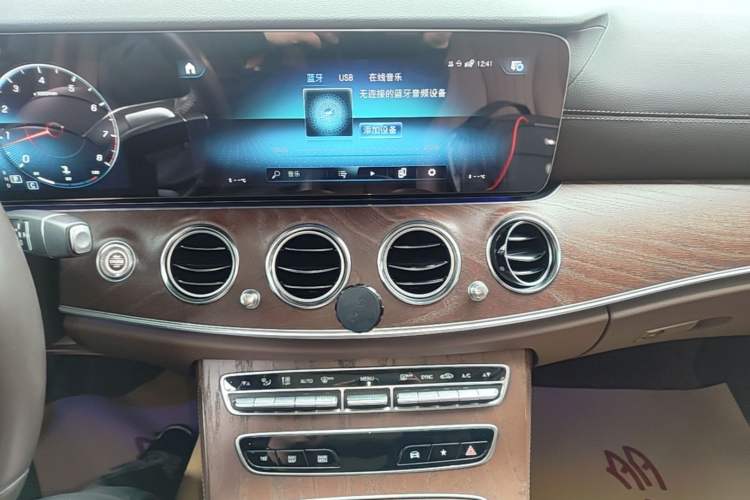 Used Mercedes-Benz E-Class 2022 Revised Version E 300 L Luxury Edition Audio And AC Panel