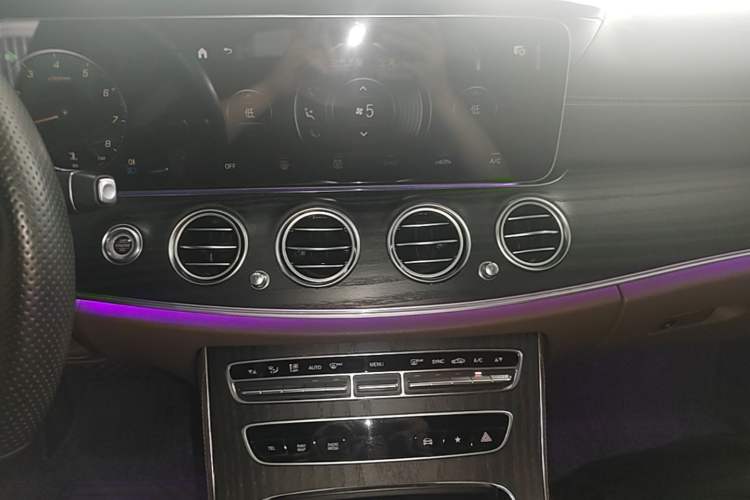Used Mercedes-Benz E-Class 2022 Revised Version E 300 L Sport Luxury Edition Audio And AC Panel