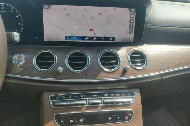 Used Mercedes-Benz E-Class 2022 Second Facelift E 300 L Fashion Edition Audio And AC Panel