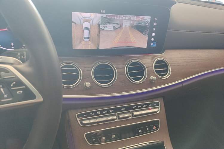 Used Mercedes-Benz E-Class 2022 Second Facelift E 300 L Luxury Edition Audio And AC Panel