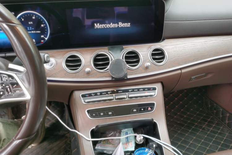 Used Mercedes-Benz E-Class 2022 Revised Version E 300 L Fashion Edition Audio And AC Panel