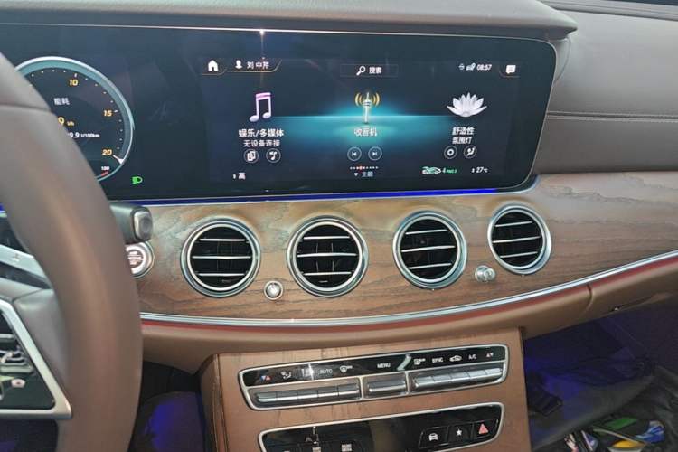 Used Mercedes-Benz E-Class 2022 Revised Version E 300 L Fashion Edition Audio And AC Panel