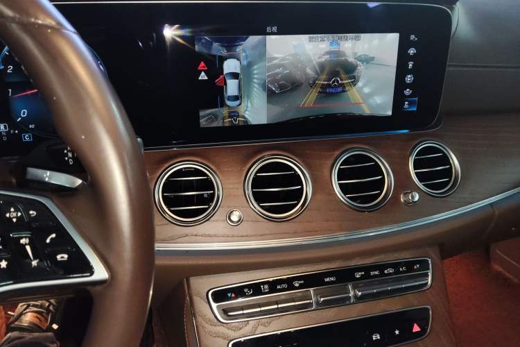 Used Mercedes-Benz E-Class 2022 Second Facelift E 300 L Fashion Edition Audio And AC Panel