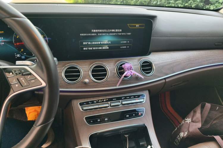 Used Mercedes-Benz E-Class 2022 Second Facelift E 300 L Fashion Edition Audio And AC Panel