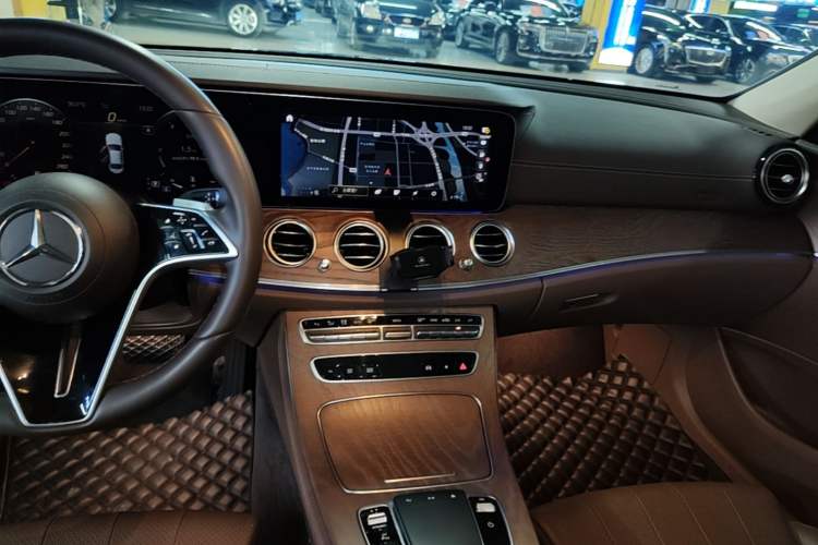 Used Mercedes-Benz E-Class 2022 Second Facelift E 260 L Audio And AC Panel