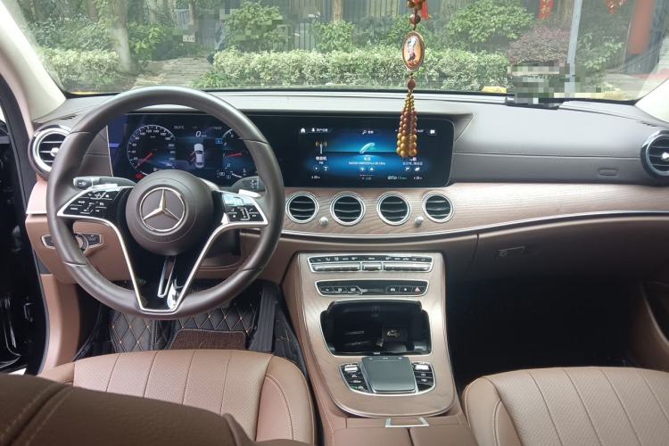 Used Mercedes-Benz E-Class 2022 E 300 L Luxury Model Center Console