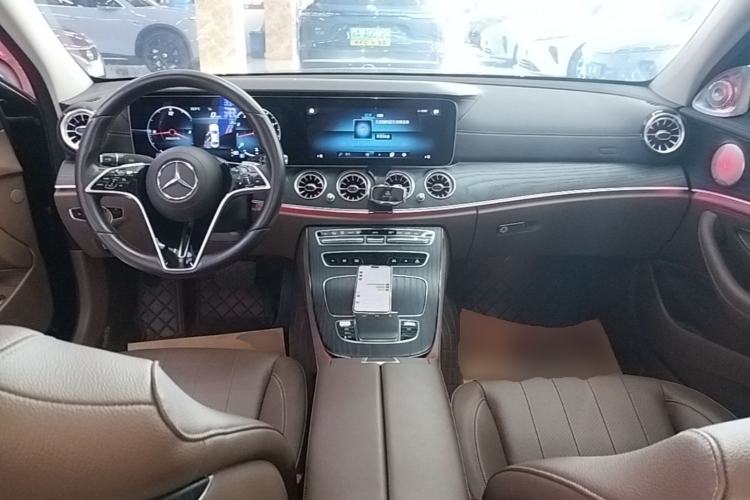 Used Mercedes-Benz E-Class 2022 Revised Version E 300 L Fashion Edition Center Console