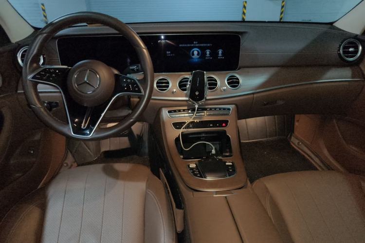 Used Mercedes-Benz E-Class 2022 E 300 L Luxury Model Center Console