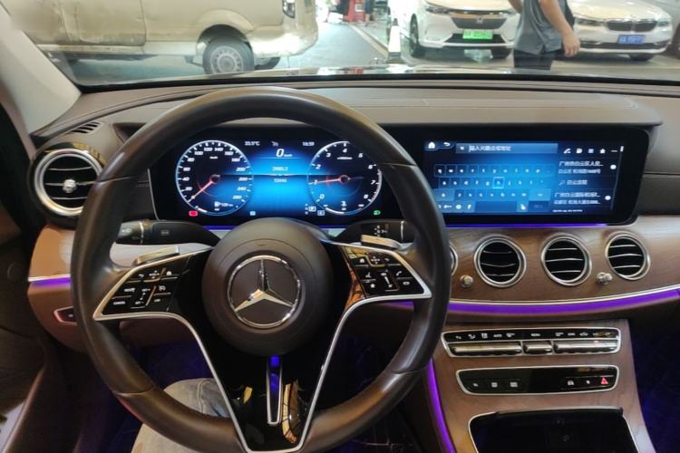 Used Mercedes-Benz E-Class 2022 E 260 L Center Console