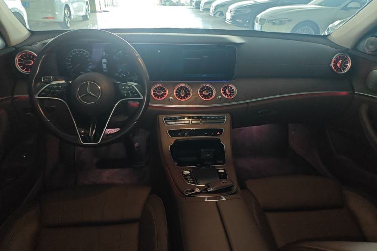 Used Mercedes-Benz E-Class 2022 Second Facelift E 300 L Fashion Edition Center Console