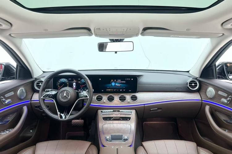 Used Mercedes-Benz E-Class 2022 E 260 L 4MATIC Center Console
