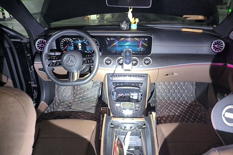 Used Mercedes-Benz E-Class 2022 E 300 L Sport Luxury Edition Center Console