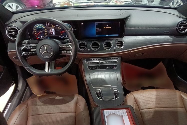 Used Mercedes-Benz E-Class 2022 E 300 L Sport Luxury Edition Center Console