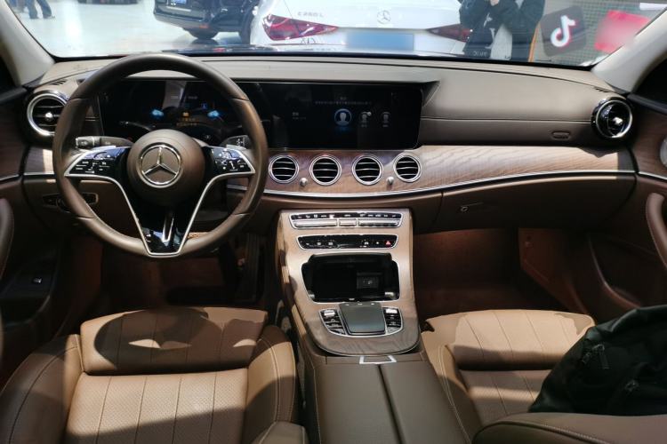 Used Mercedes-Benz E-Class 2022 Second Facelift E 300 L Luxury Edition Center Console