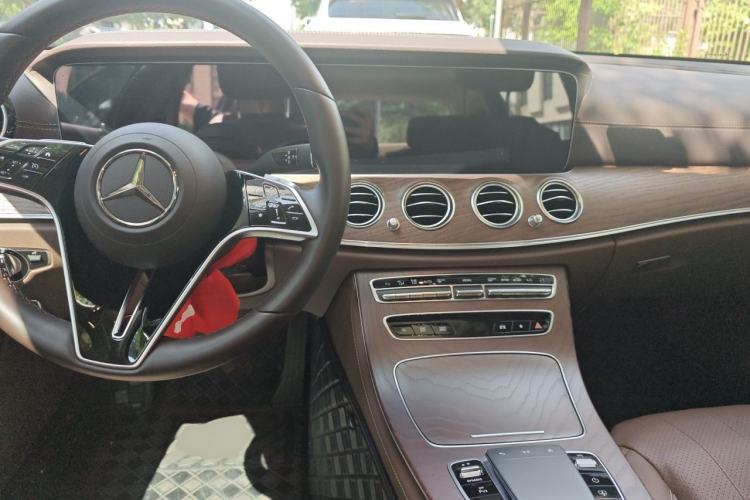 Used Mercedes-Benz E-Class 2022 Revised Version E 300 L Luxury Edition Center Console