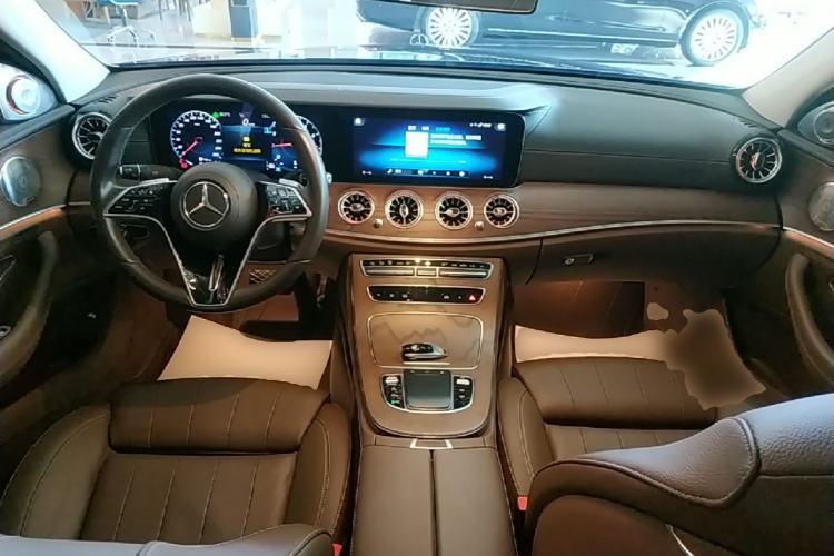 Used Mercedes-Benz E-Class 2022 Second Facelift E 300 L Luxury Edition Center Console