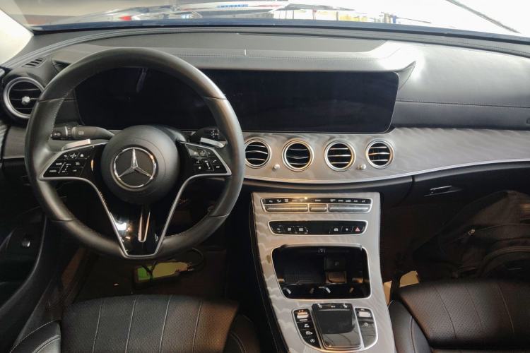 Used Mercedes-Benz E-Class 2022 Second Facelift E 300 L Fashion Edition Center Console