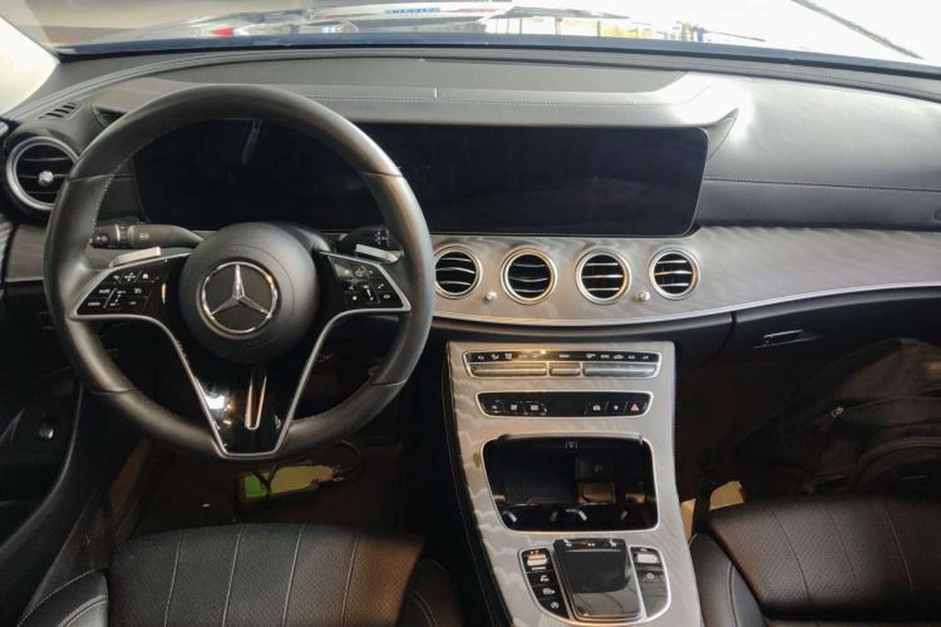 Used Mercedes-Benz E-Class 2022 Second Facelift E 300 L Fashion Edition Center Console