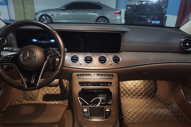 Used Mercedes-Benz E-Class 2022 E 260 L Center Console