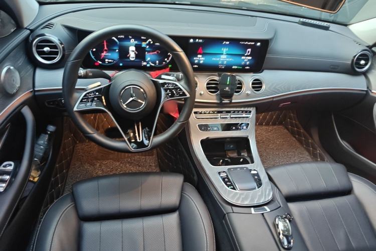 Used Mercedes-Benz E-Class 2022 E 260 L Center Console