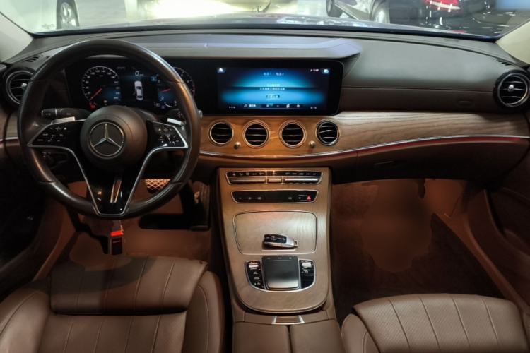 Used Mercedes-Benz E-Class 2022 E 260 L Center Console