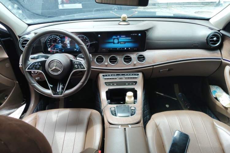 Used Mercedes-Benz E-Class 2022 Revised Version E 300 L Fashion Edition Center Console