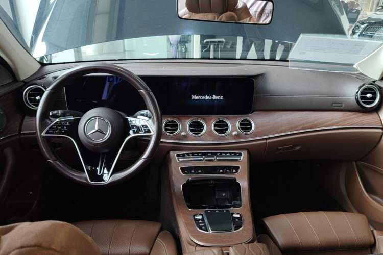 Used Mercedes-Benz E-Class 2022 E 260 L Center Console