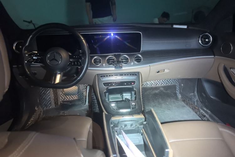 Used Mercedes-Benz E-Class 2022 Revised Version E 300 L Sporty and Stylish Edition Center Console