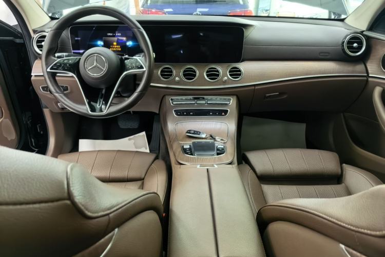 Used Mercedes-Benz E-Class 2022 E 260 L Center Console