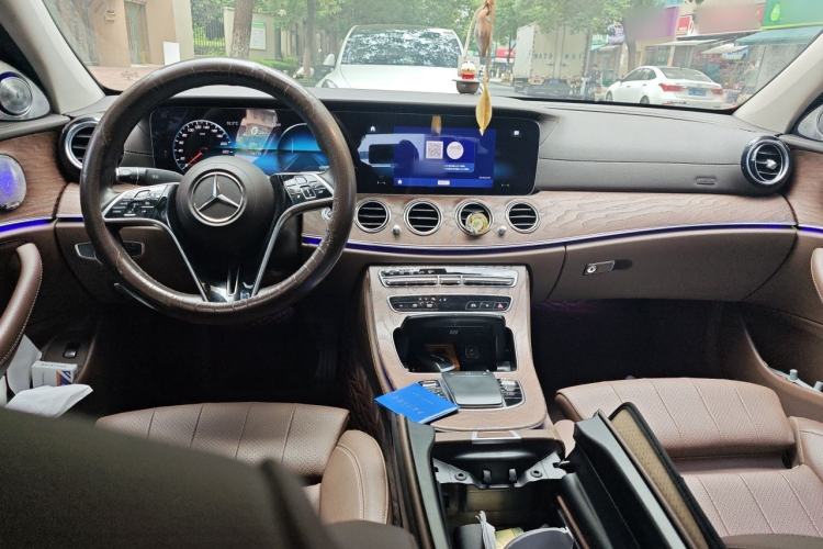 Used Mercedes-Benz E-Class 2022 E 260 L Center Console