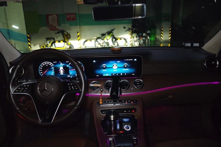 Used Mercedes-Benz E-Class 2022 E 300 L Luxury Model Center Console