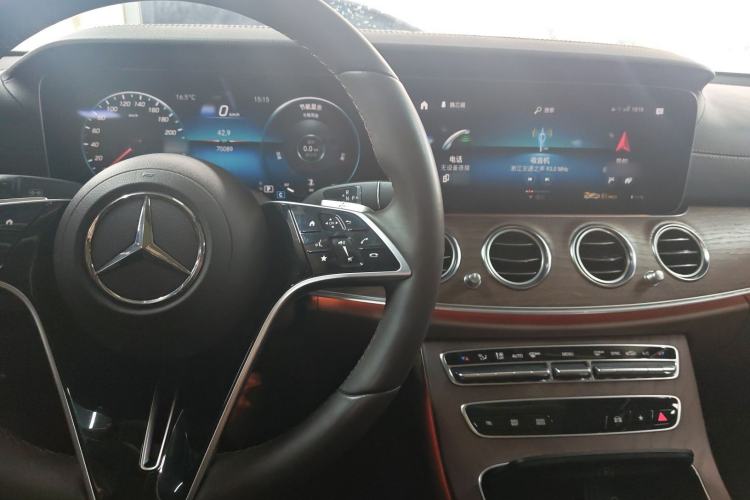 Used Mercedes-Benz E-Class 2022 E 260 L Center Console