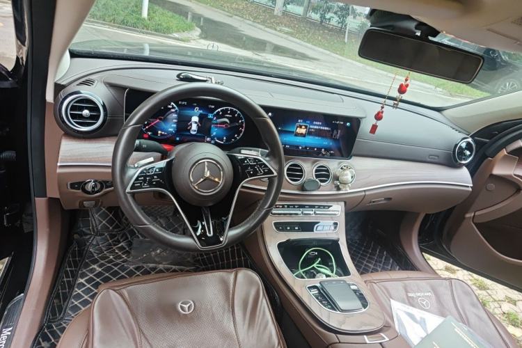 Used Mercedes-Benz E-Class 2022 E 260 L Center Console
