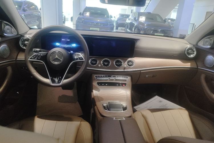 Used Mercedes-Benz E-Class 2022 Revised Version E 300 L Fashion Edition Center Console
