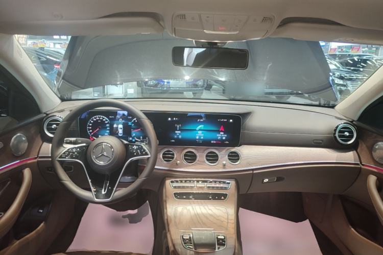 Used Mercedes-Benz E-Class 2022 Revised Version E 300 L Fashion Edition Center Console