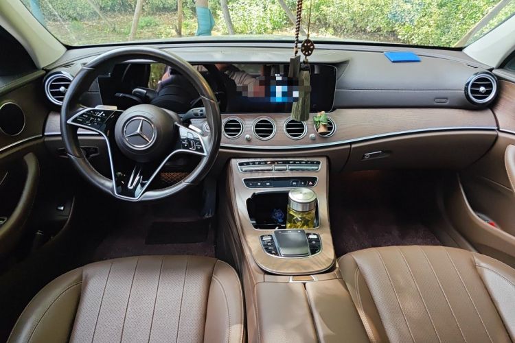 Used Mercedes-Benz E-Class 2022 Revised Version E 300 L Fashion Edition Center Console