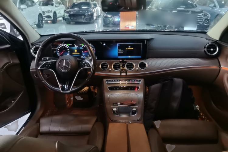 Used Mercedes-Benz E-Class 2022 Second Facelift E 300 L Fashion Edition Center Console