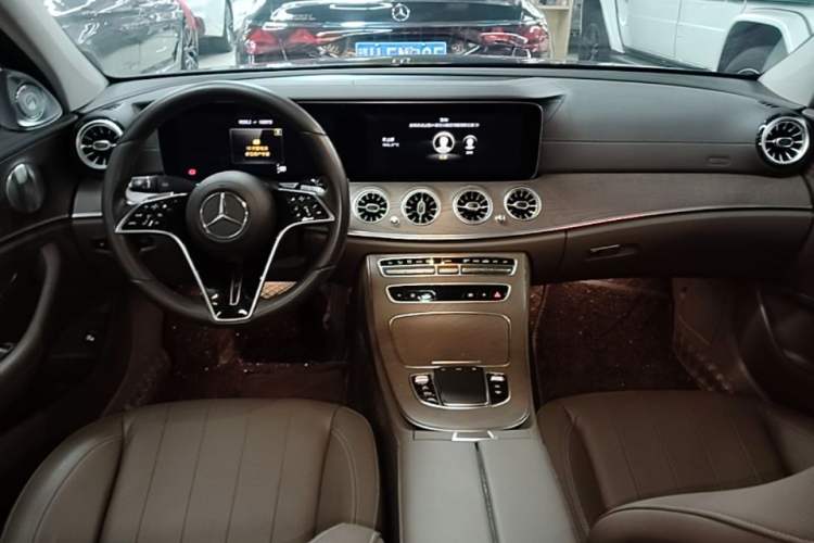 Used Mercedes-Benz E-Class 2022 E 300 L Luxury Model Center Console