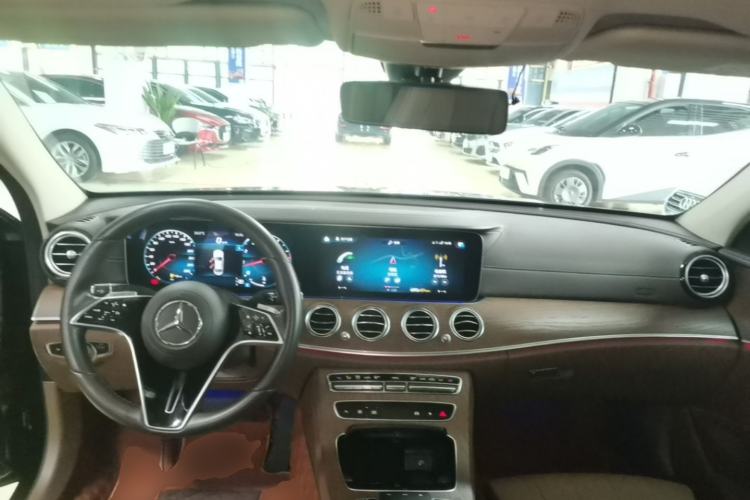 Used Mercedes-Benz E-Class 2022 Updated E 300 L Luxury Edition Center Console