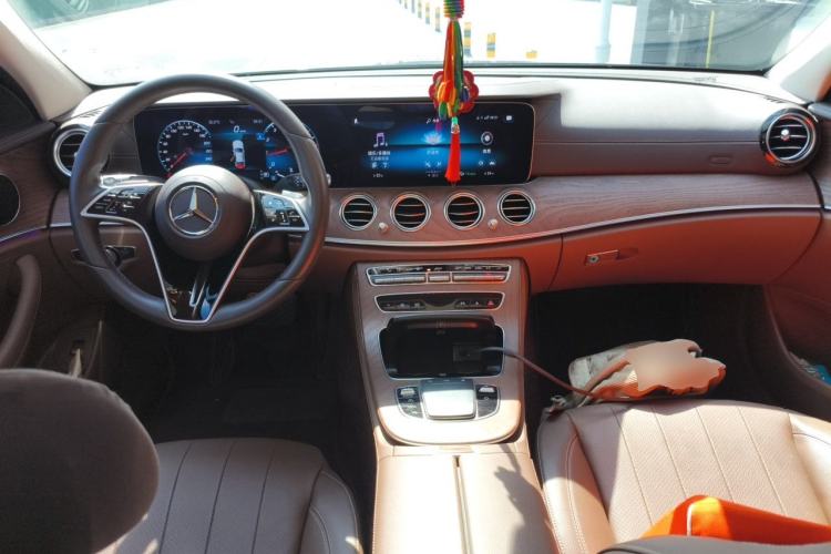 Used Mercedes-Benz E-Class 2022 Revised Version E 300 L Fashion Edition Center Console