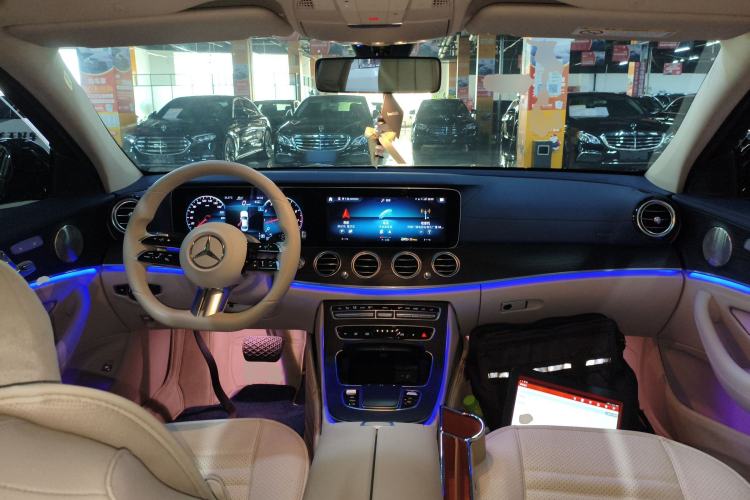 Used Mercedes-Benz E-Class 2022 E 300 L Sport Luxury Edition Center Console