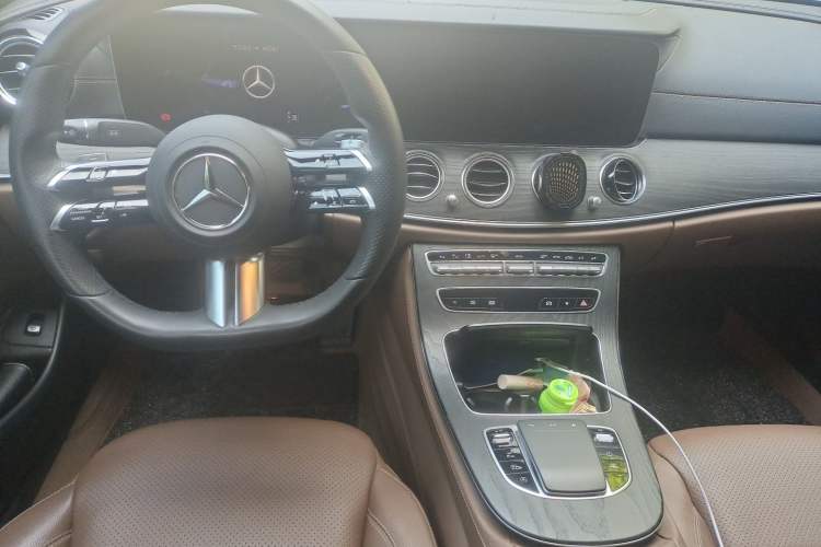 Used Mercedes-Benz E-Class 2022 E 300 L Sport Luxury Edition Center Console