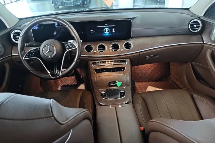 Used Mercedes-Benz E-Class 2022 E 300 L Luxury Model Center Console
