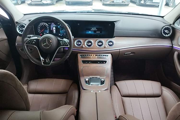 Used Mercedes-Benz E-Class 2022 E 260 L Center Console