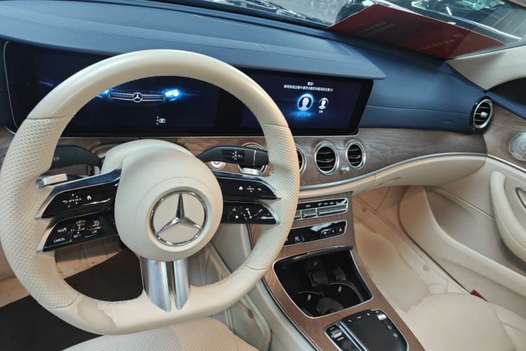 Used Mercedes-Benz E-Class 2022 Revised Version E 300 L Sport Luxury Edition Center Console