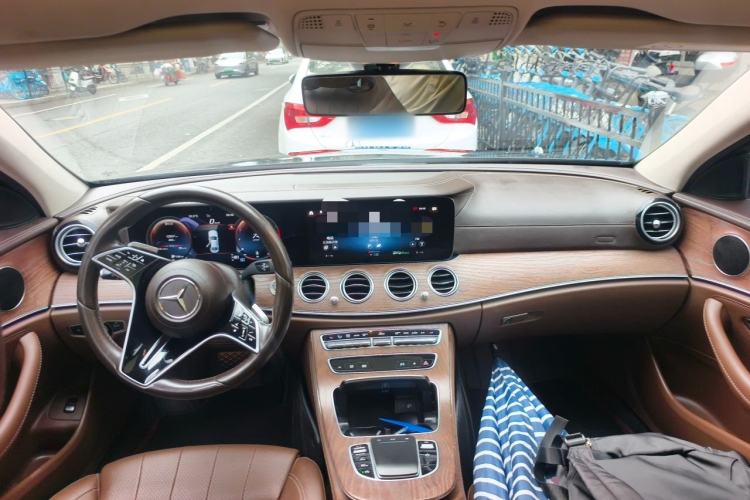 Used Mercedes-Benz E-Class 2022 E 260 L Center Console