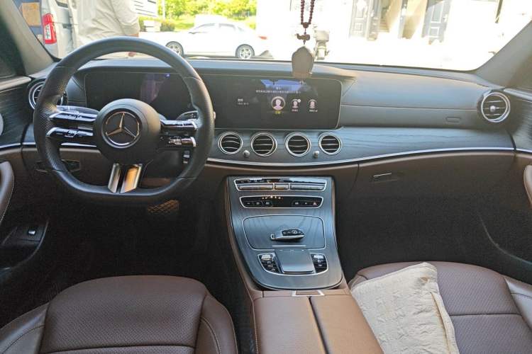 Used Mercedes-Benz E-Class 2022 Revised Version E 300 L Sport Luxury Edition Center Console
